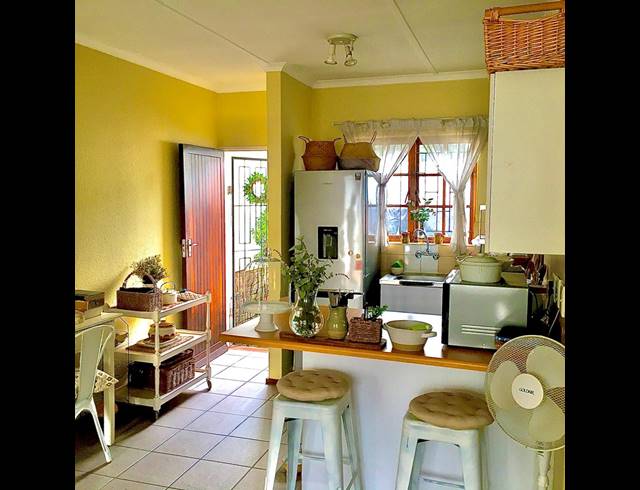 2 BEDROOM TOWNHOUSE RENTED IN BRYANSTON